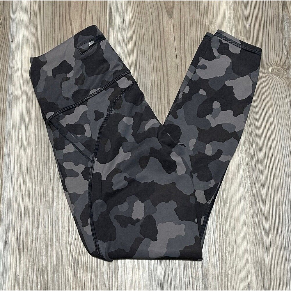 Athleta Womens Size XS Lightning Camo 7/8 Tight Leggings Gray Black Supersonic